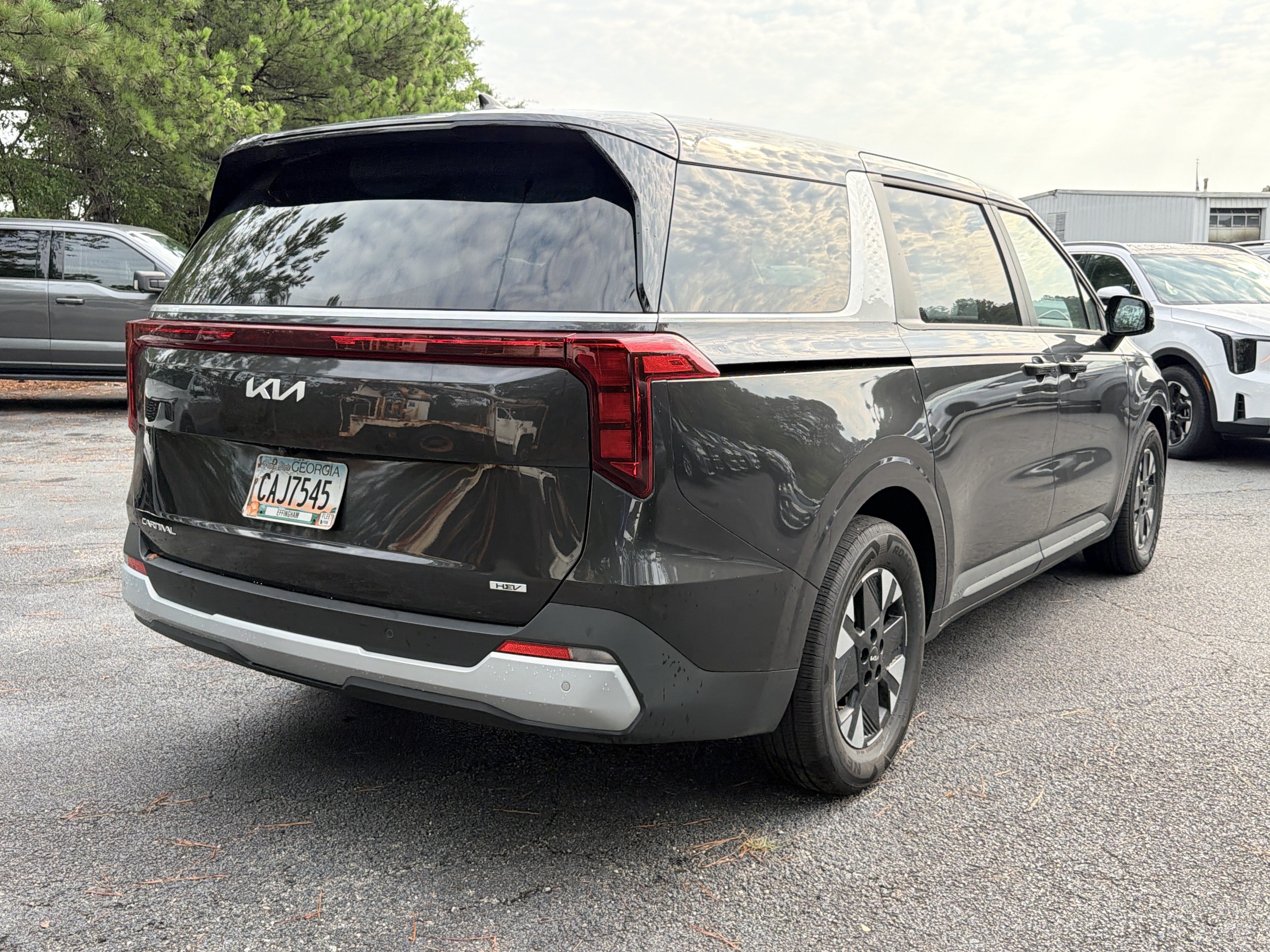 Used 2026 Kia Carnival LXS FWD image 4