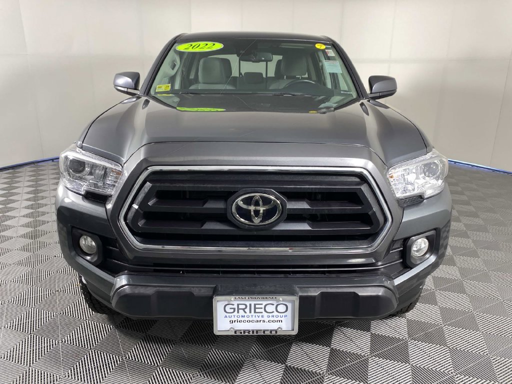 Used 2022 Toyota Tacoma SR5 AWD/4WD image 3
