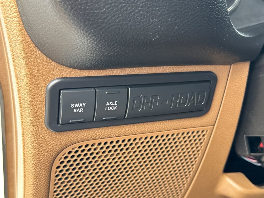 Used 2015 Jeep Wrangler Unlimited Rubicon w/ Dual Top Group AWD/4WD image 28