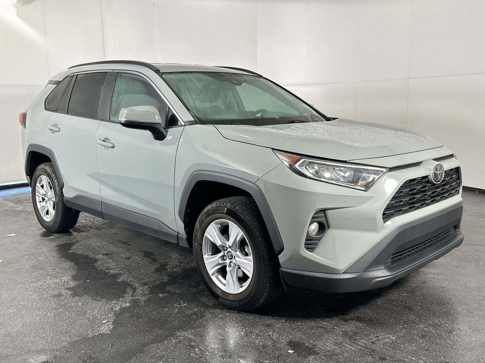 Used 2020 Toyota RAV4 XLE image 3