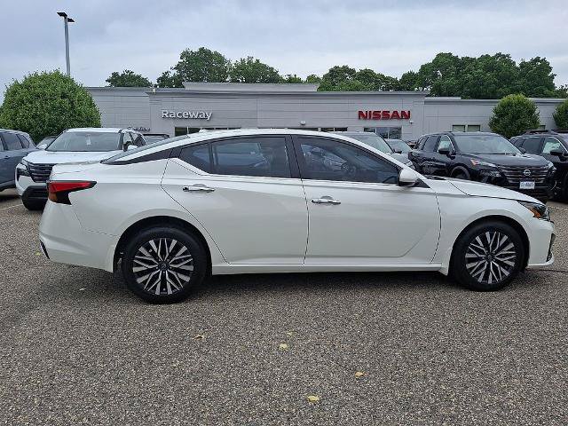 Certified 2023 Nissan Altima 2.5 SV w/ SV Premium Package AWD/4WD image 9
