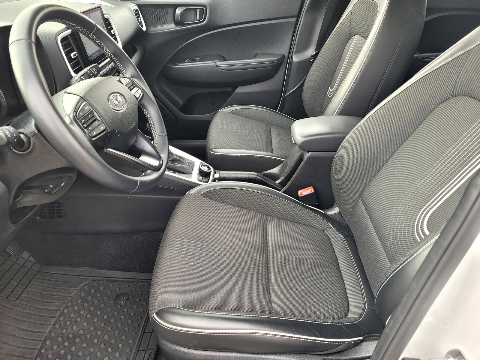 Certified 2022 Hyundai Venue Limited image 16