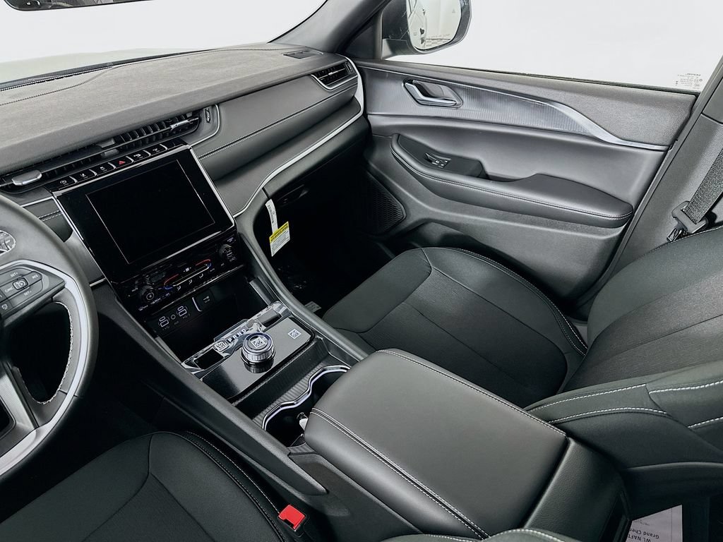 New 2026 Jeep Grand Cherokee Laredo AWD/4WD image 28