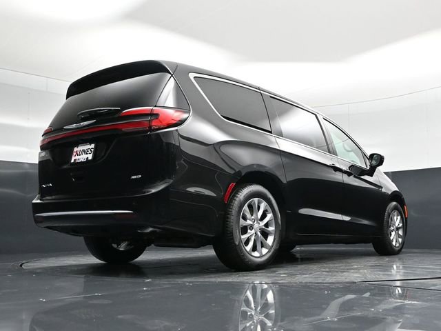 New 2026 Chrysler Pacifica Select image 29