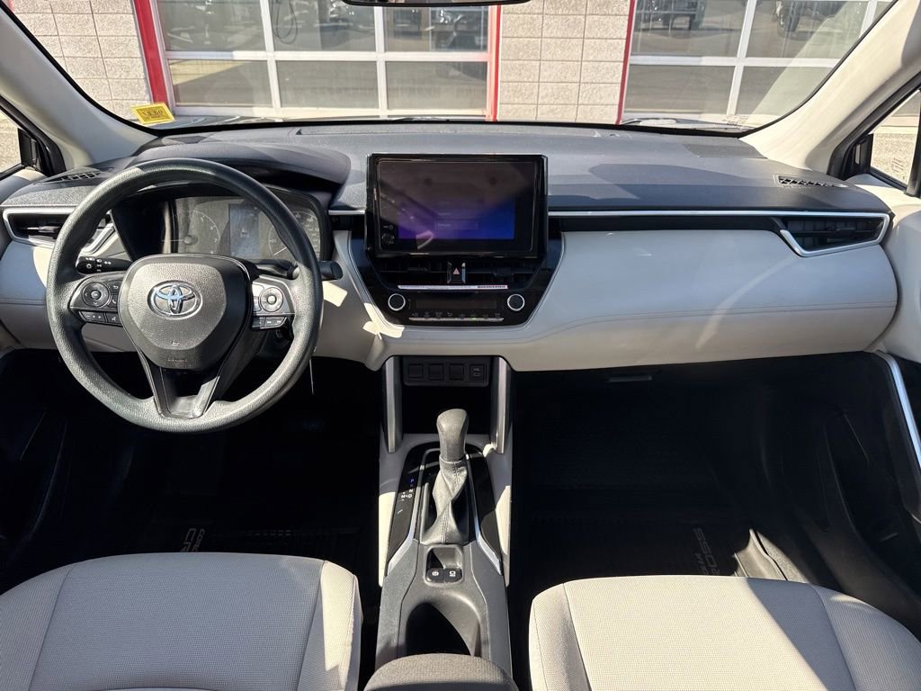 Used 2023 Toyota Corolla Cross L image 12