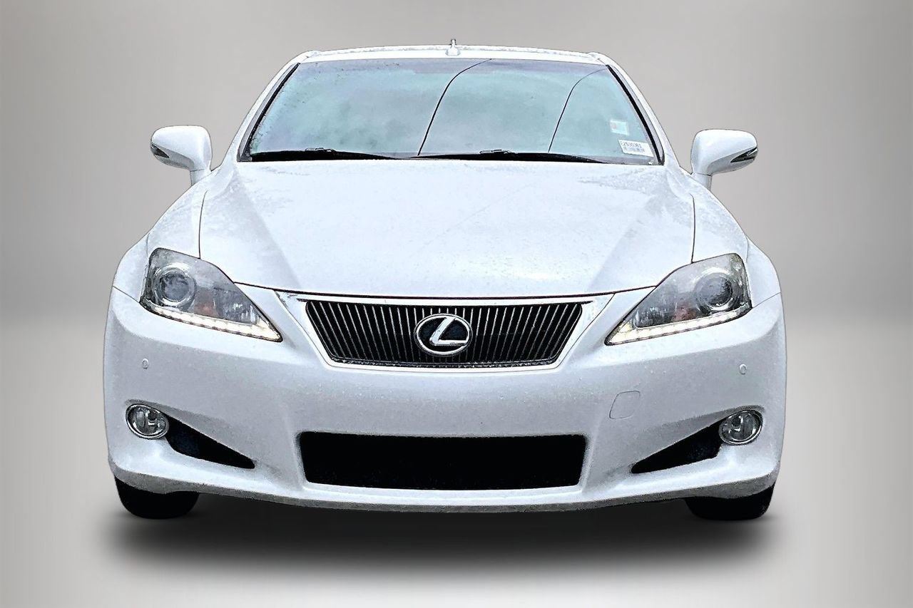 Used 2014 Lexus IS 250C w/ Luxury Package RWD image 3