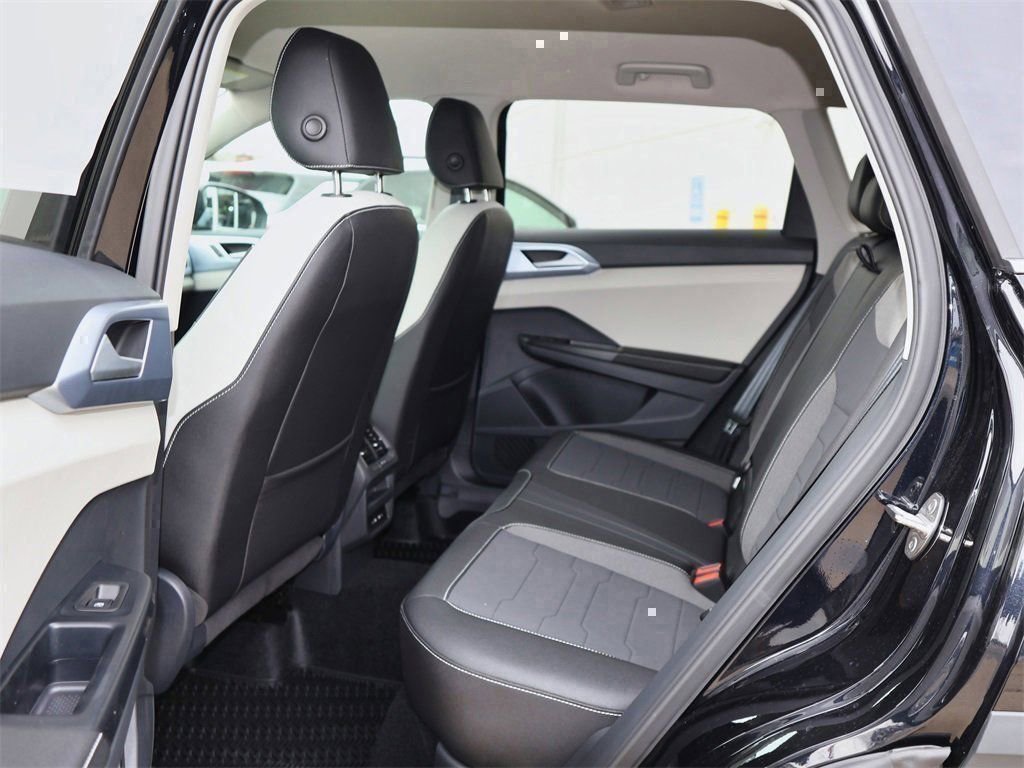 New 2026 Volkswagen Taos SE AWD/4WD image 13