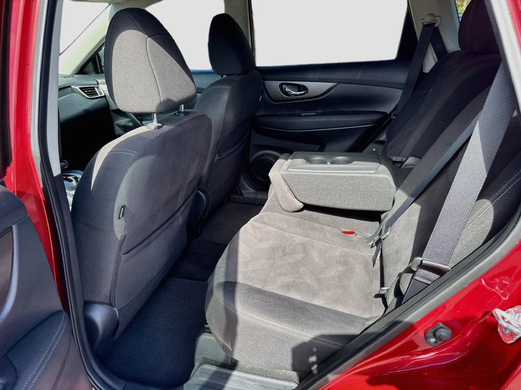 Used 2016 Nissan Rogue SV AWD/4WD image 25