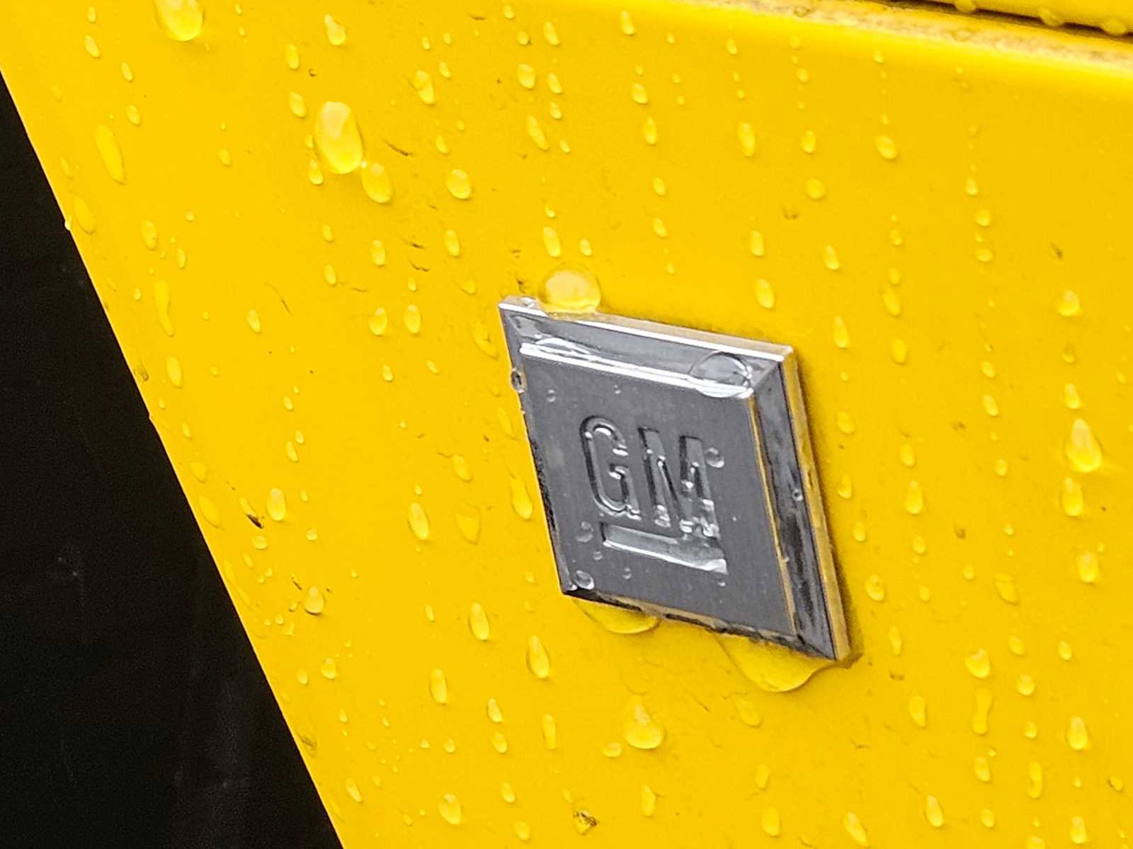 Used 2006 Chevrolet SSR w/ Preferred Equipment Group image 15