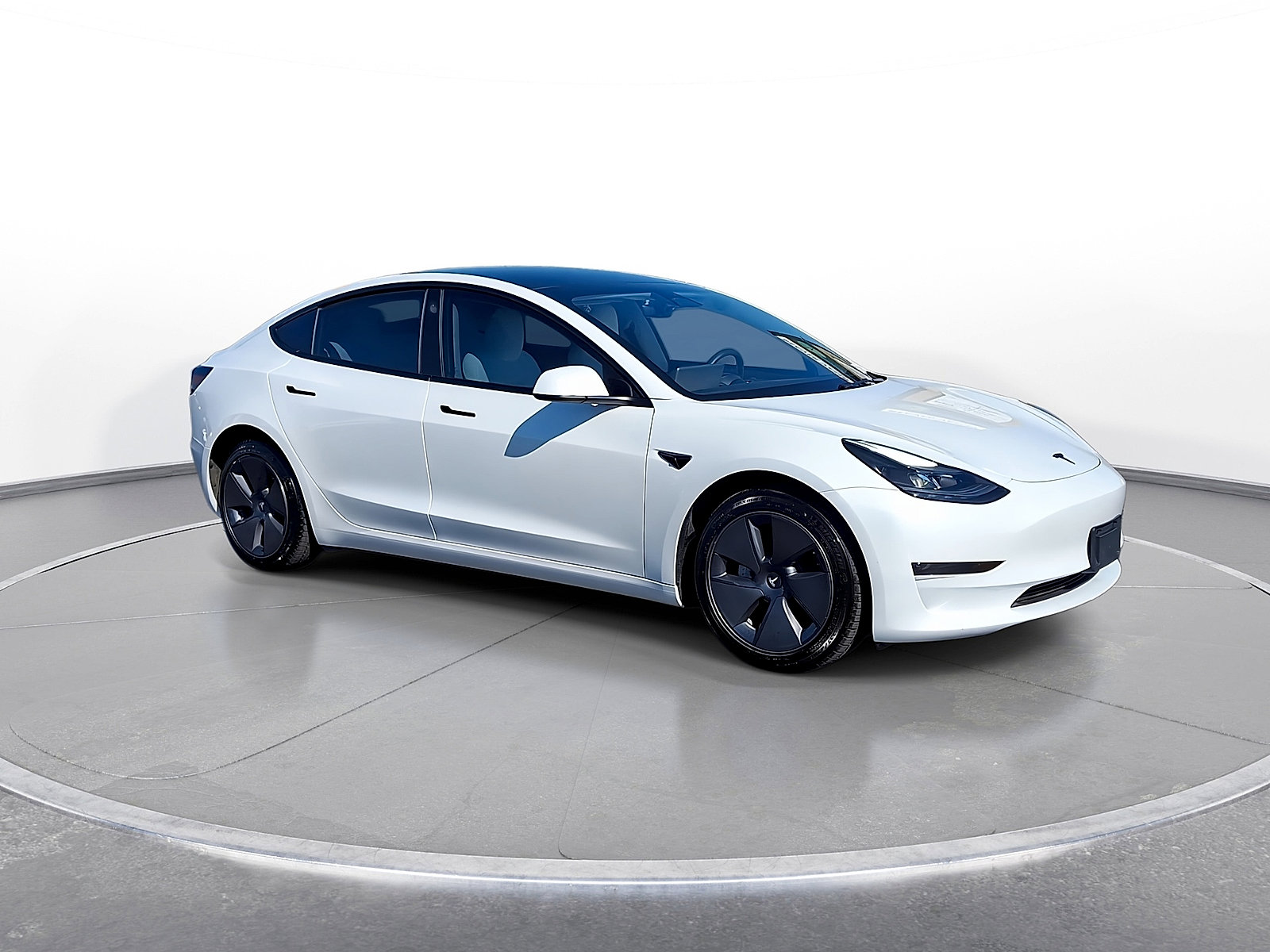 Used 2023 Tesla Model 3 Standard Range image 2