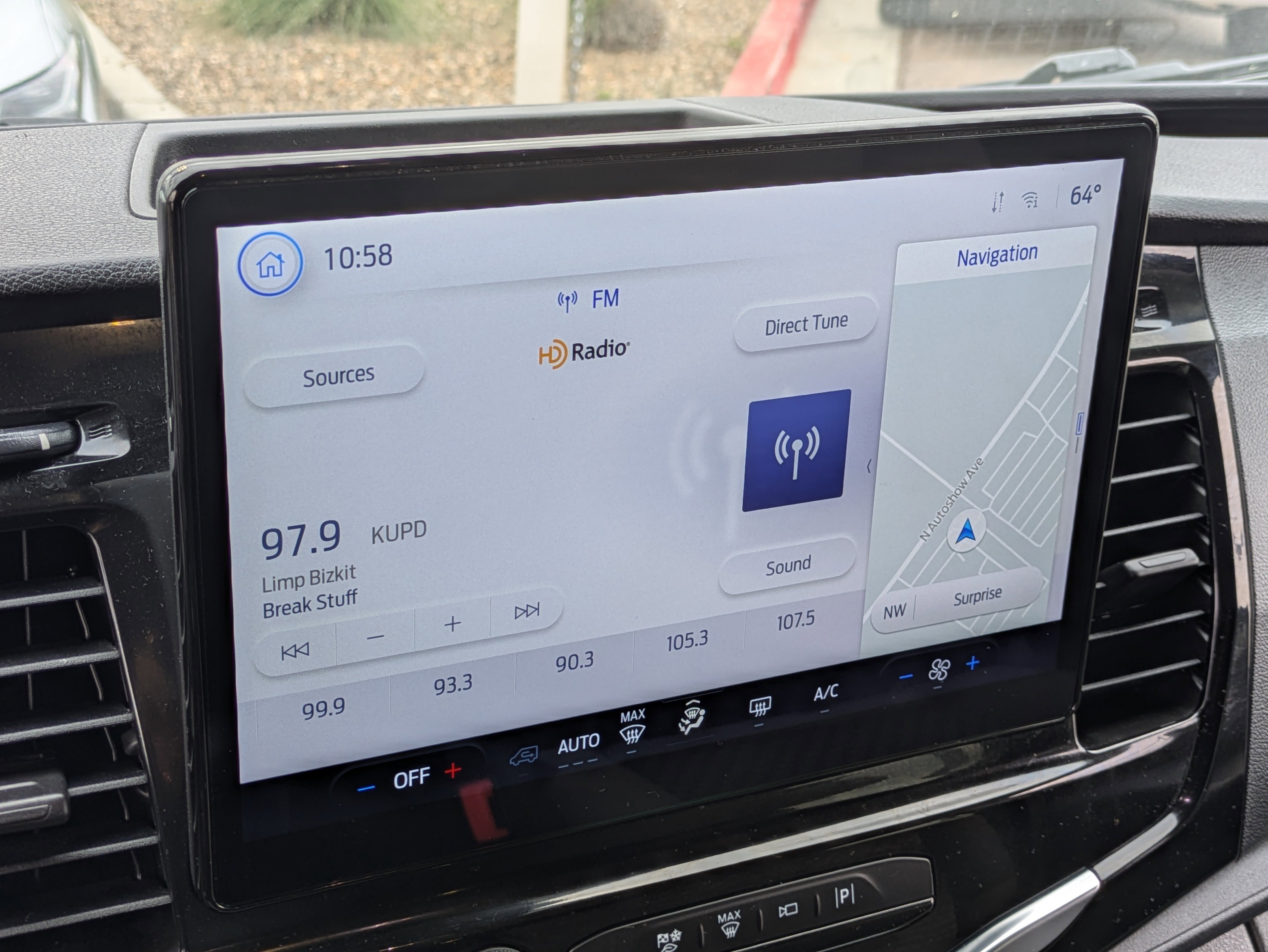 Used 2023 Ford Transit 350 XLT image 23