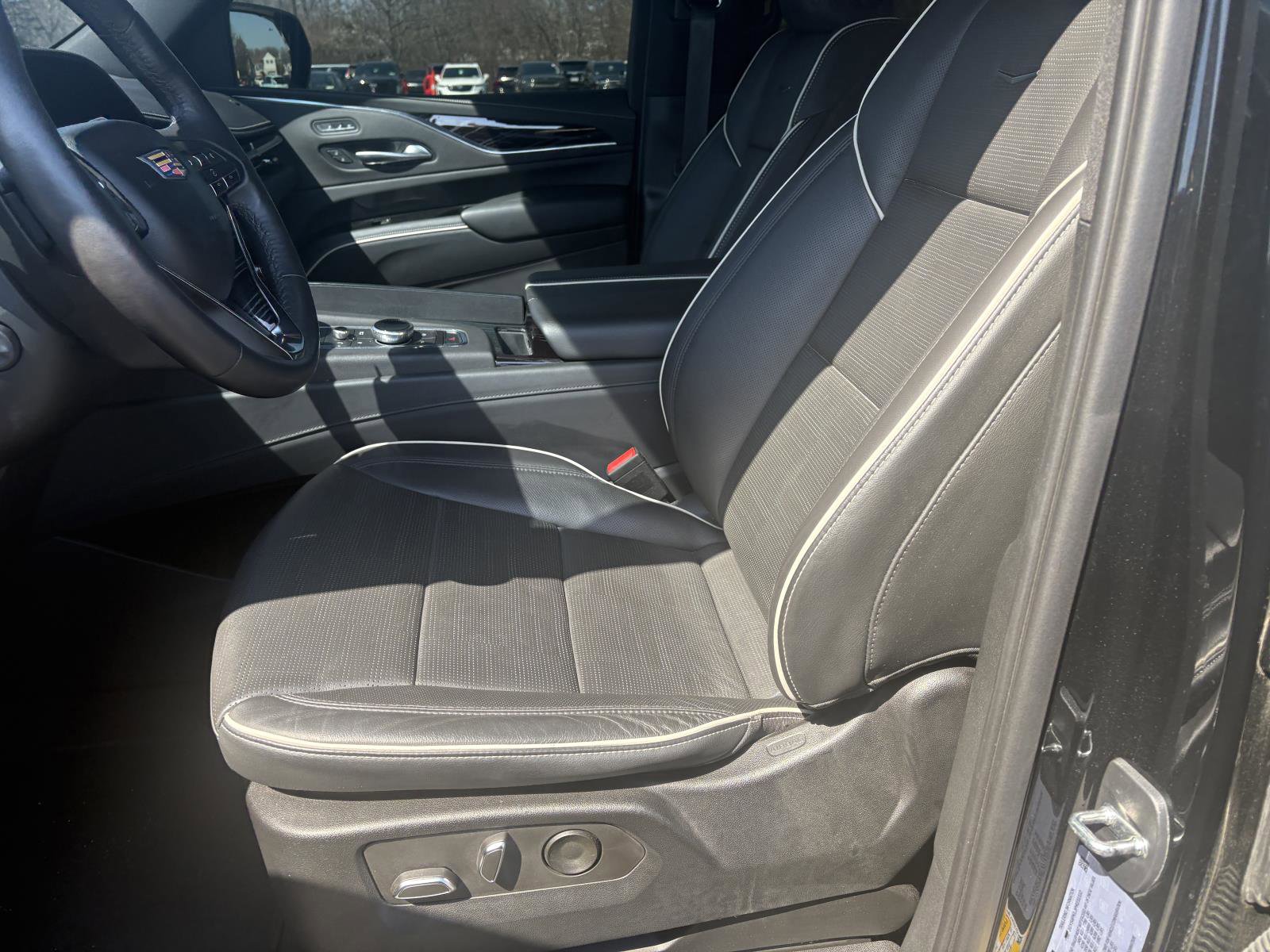 Used 2023 Cadillac Escalade ESV Sport w/ Touring Package image 10