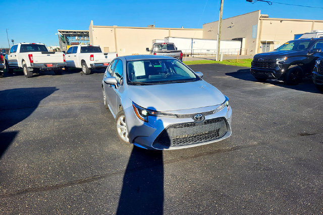 Used 2021 Toyota Corolla LE FWD image 1