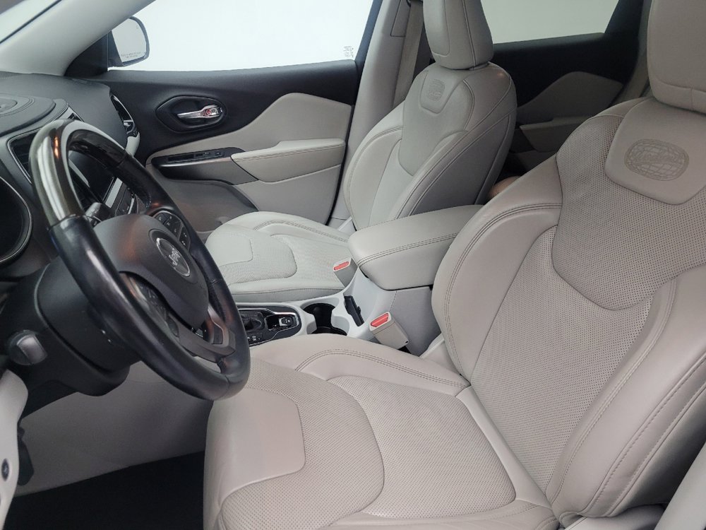 Used 2019 Jeep Cherokee Overland w/ Technology Group image 17