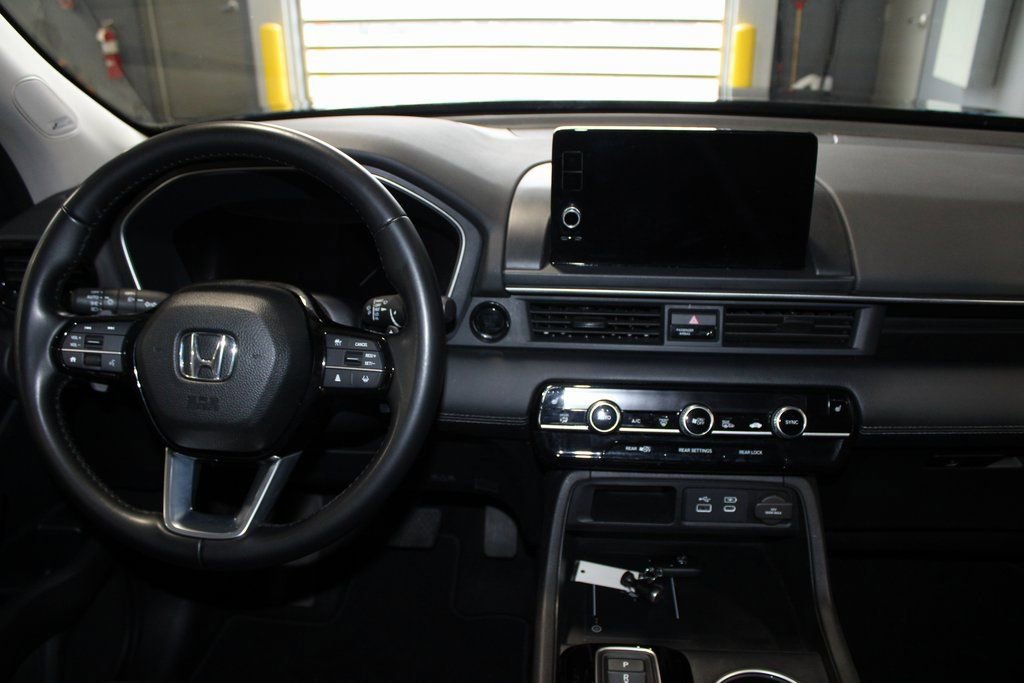 Used 2023 Honda Pilot Touring image 25
