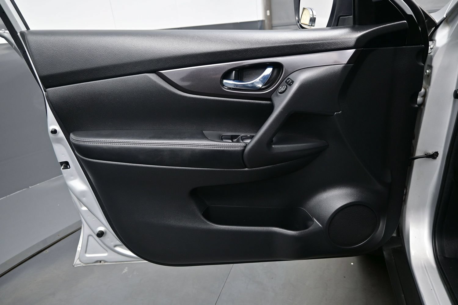Used 2018 Nissan Rogue SV FWD image 9