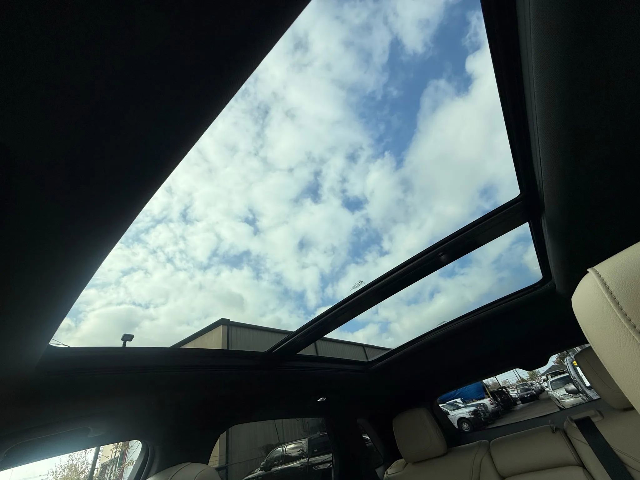 Used 2018 Cadillac XT5 Luxury w/ Driver Awareness Package image 15