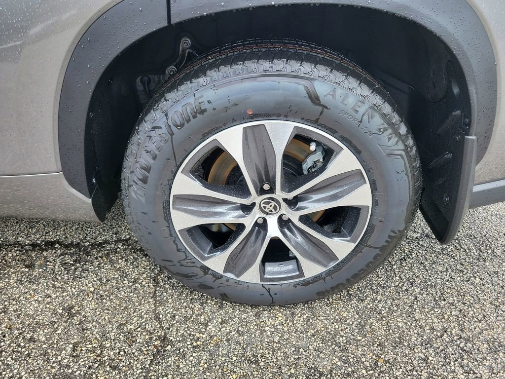 New 2026 Toyota Highlander XLE image 30
