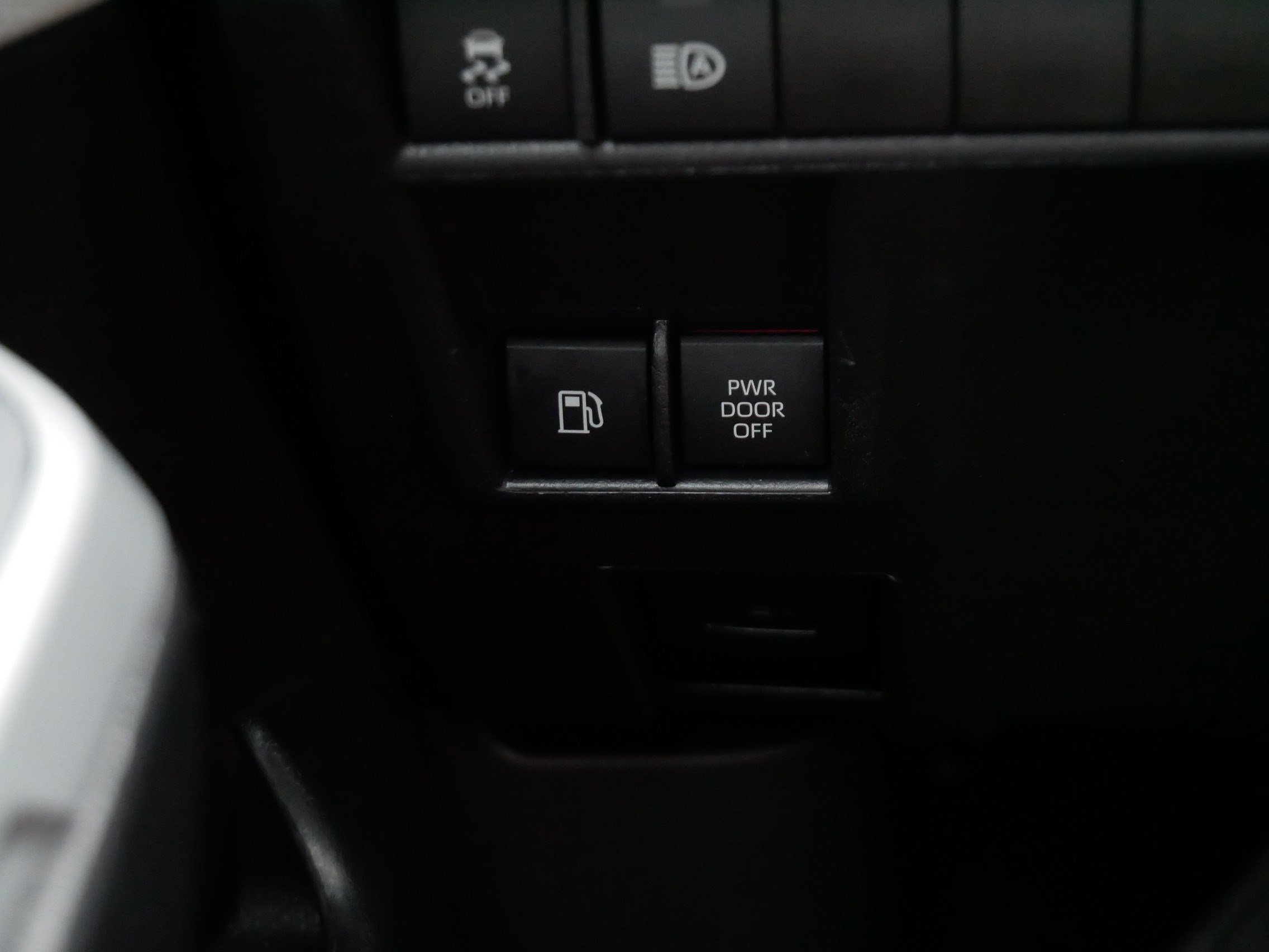 Certified 2025 Toyota Sienna LE FWD image 29