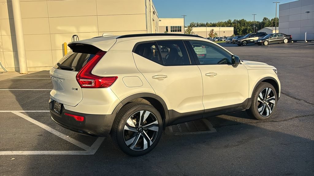 Used 2024 Volvo XC40 B5 Plus w/ Climate Package AWD/4WD image 28
