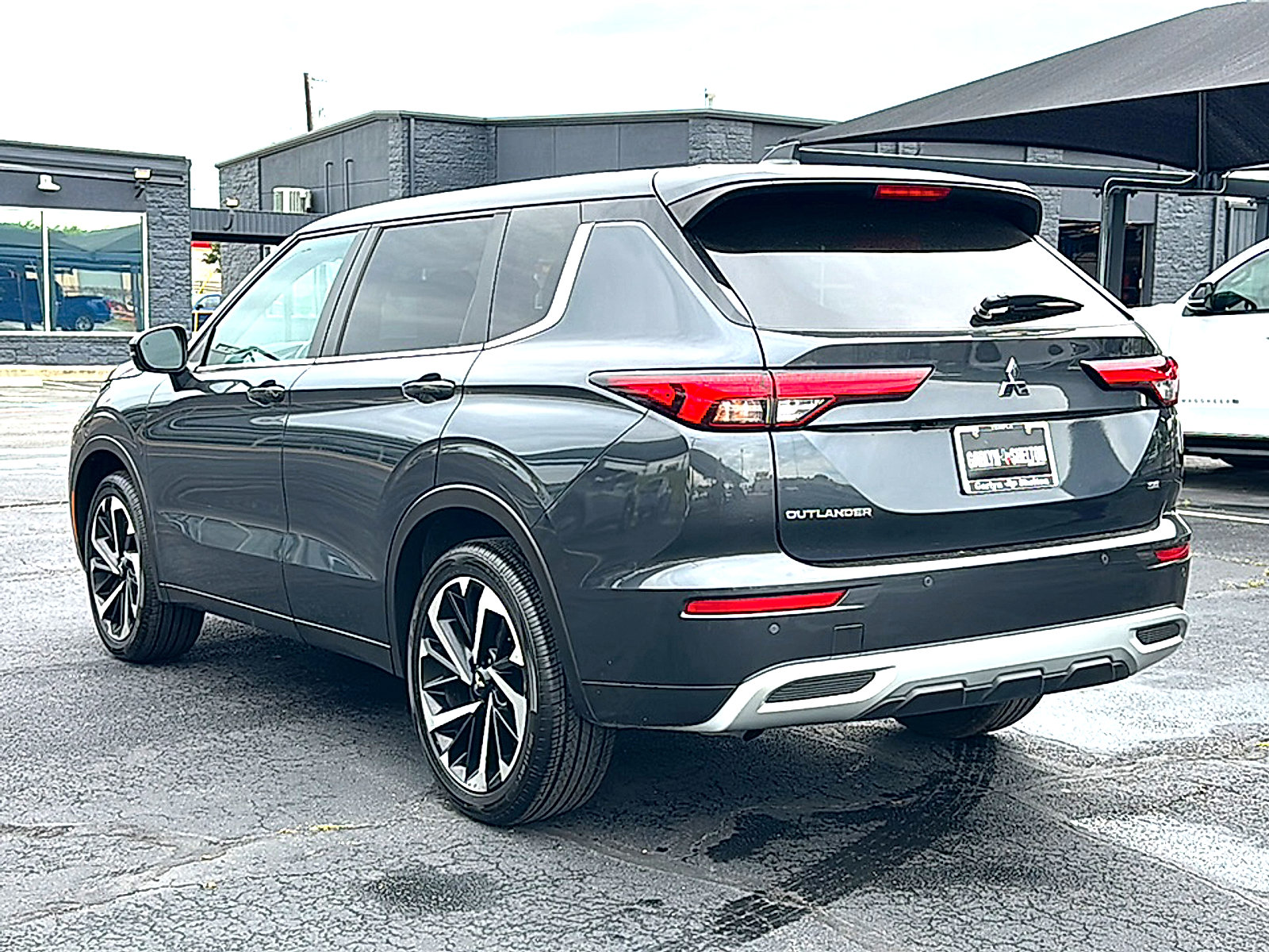 Used 2024 Mitsubishi Outlander SE FWD image 6