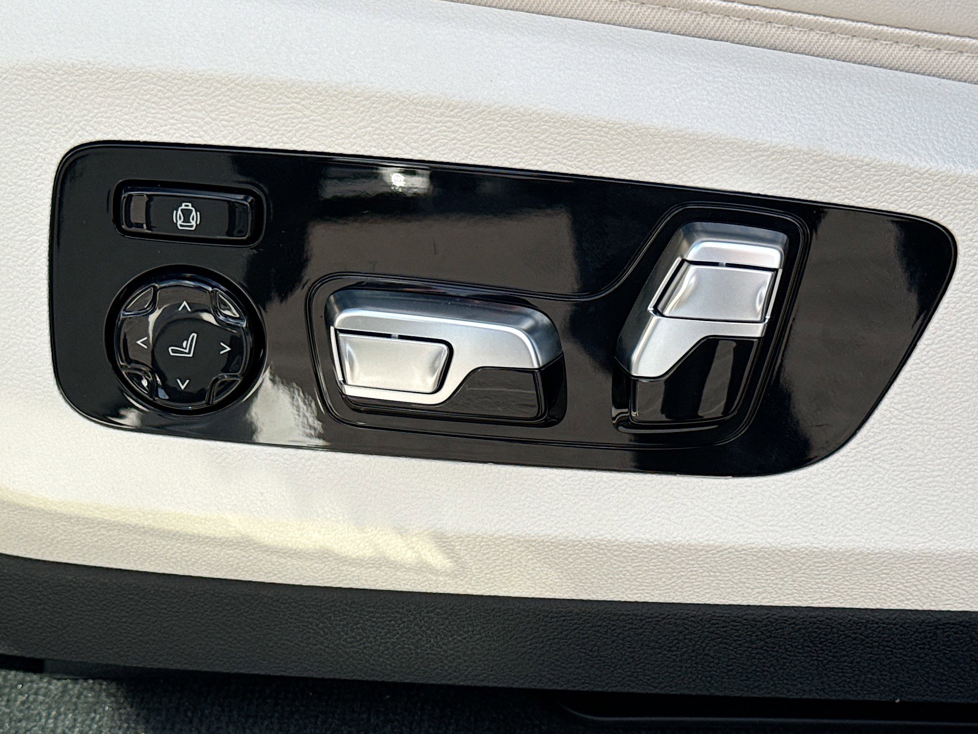 New 2026 BMW X5 sDrive40i w/ M Sport Package image 25