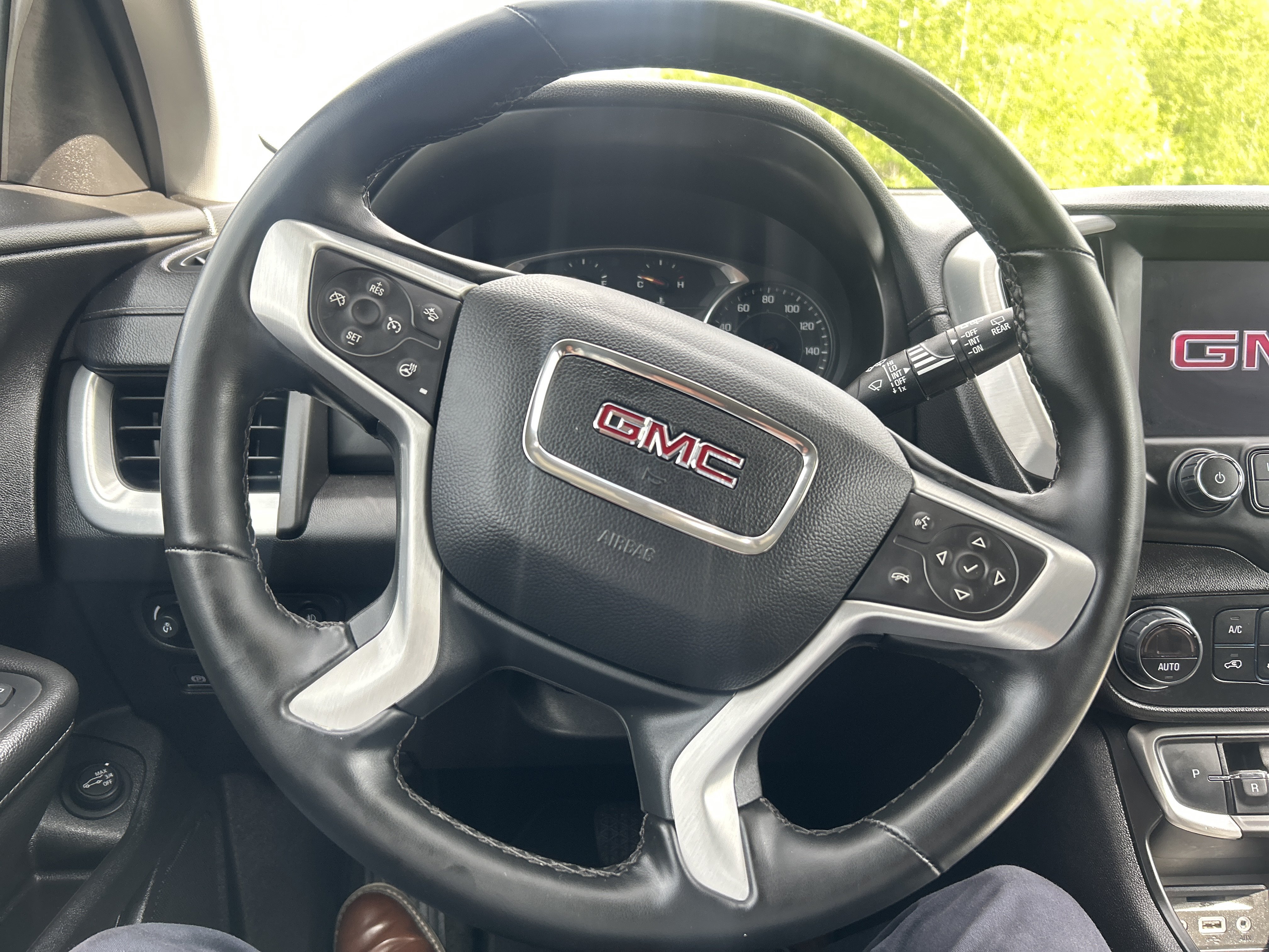Used 2024 GMC Terrain SLT AWD/4WD image 21