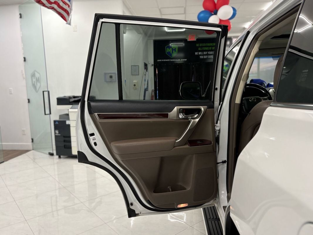 Used 2018 Lexus GX 460 Premium w/ Premium Package image 39