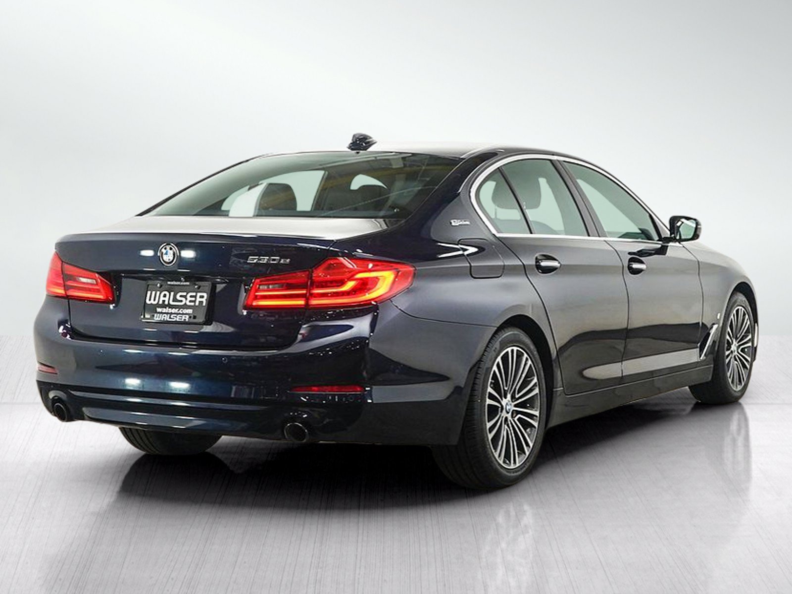 Used 2018 BMW 530e xDrive w/ Premium Package 2 AWD/4WD image 6