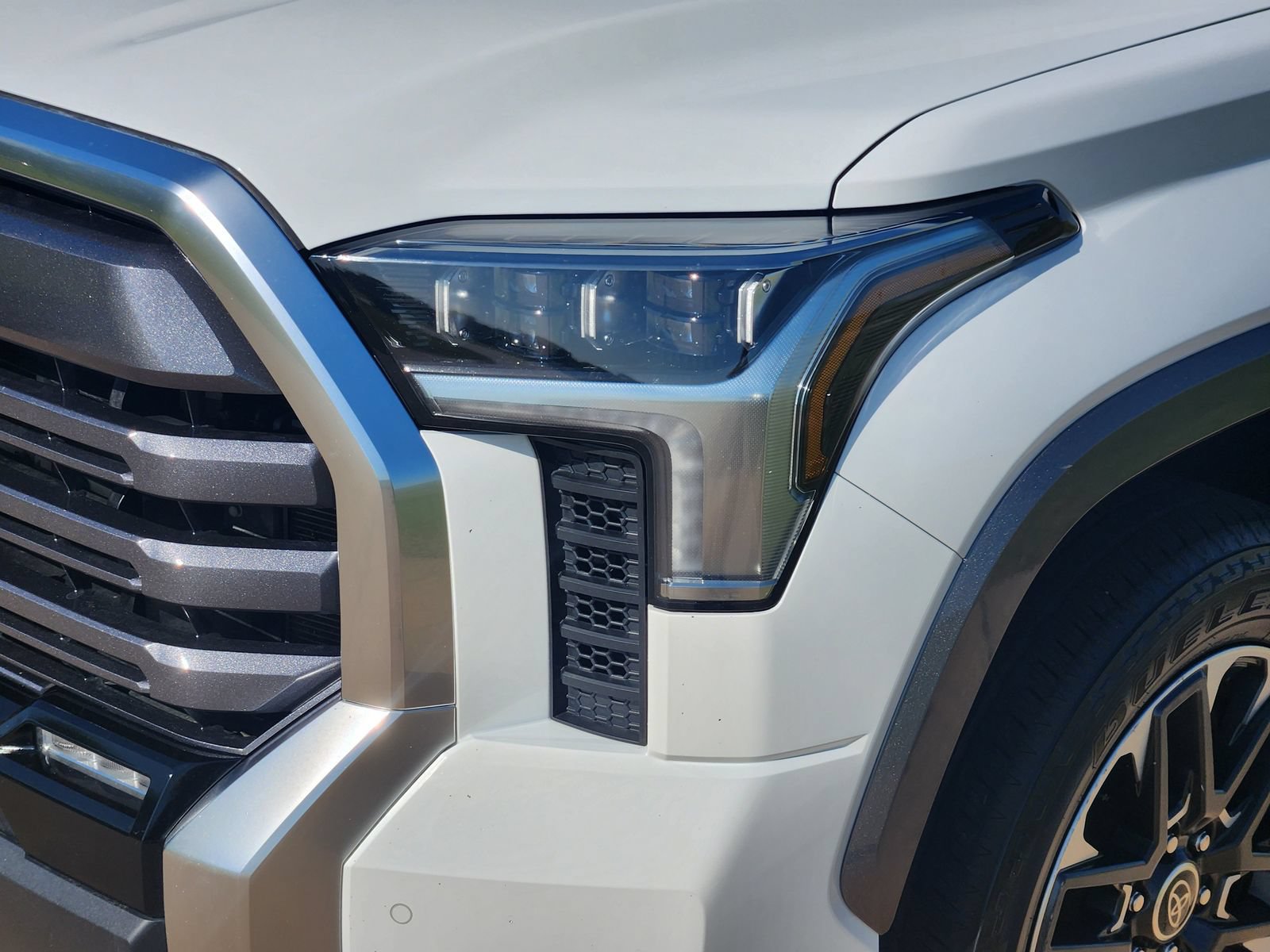 Used 2023 Toyota Tundra Limited AWD/4WD image 9