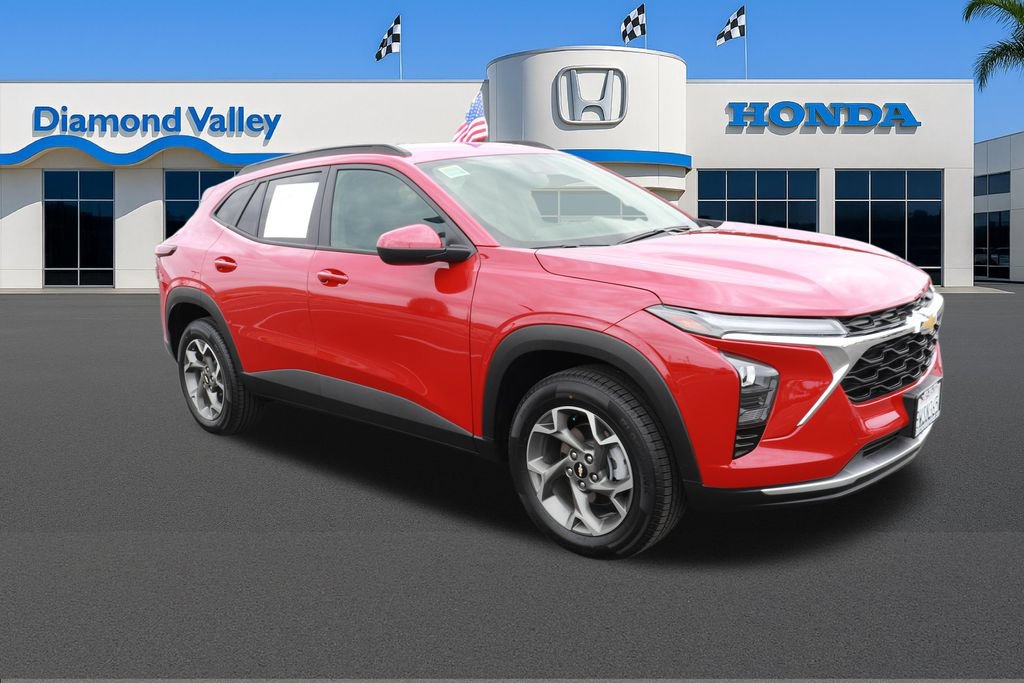 Used 2026 Chevrolet Trax LT FWD image 1