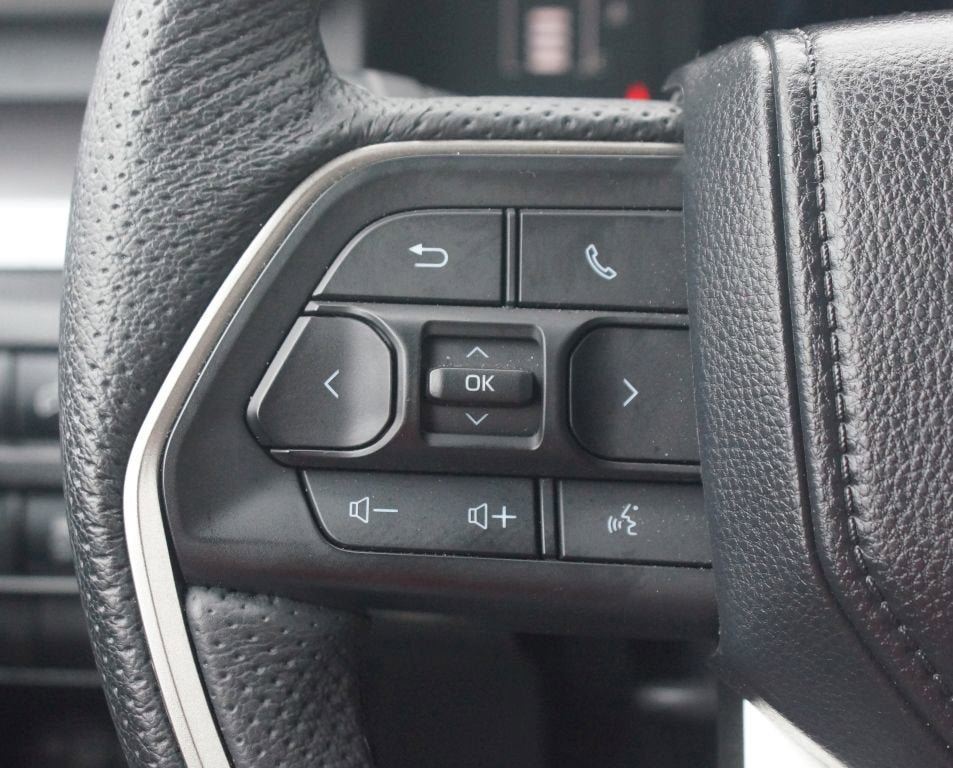 Used 2025 Toyota Tacoma SR5 AWD/4WD image 10