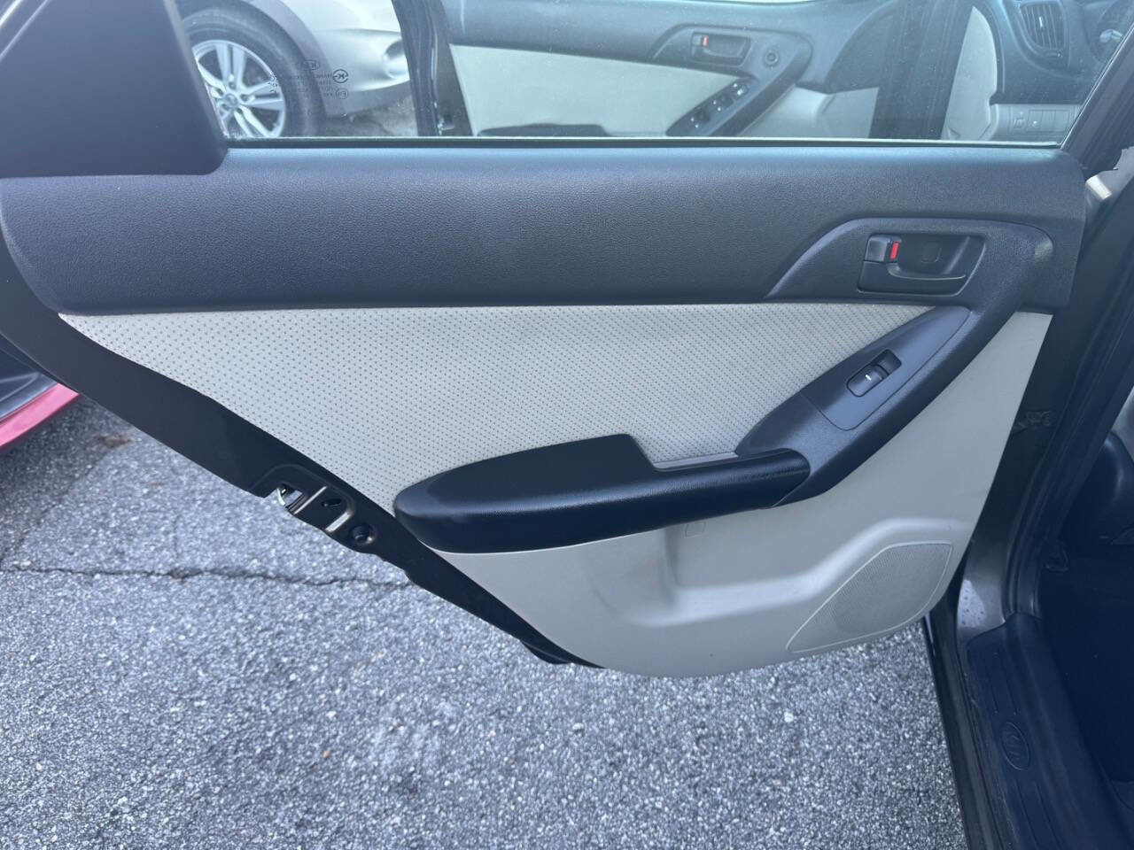 Used 2011 Kia Forte EX image 23