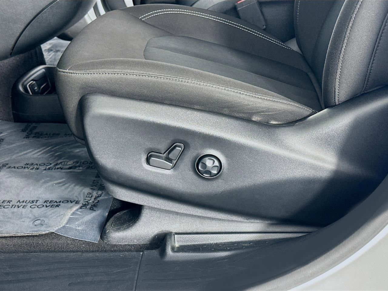 Used 2023 Chrysler Pacifica Touring image 25