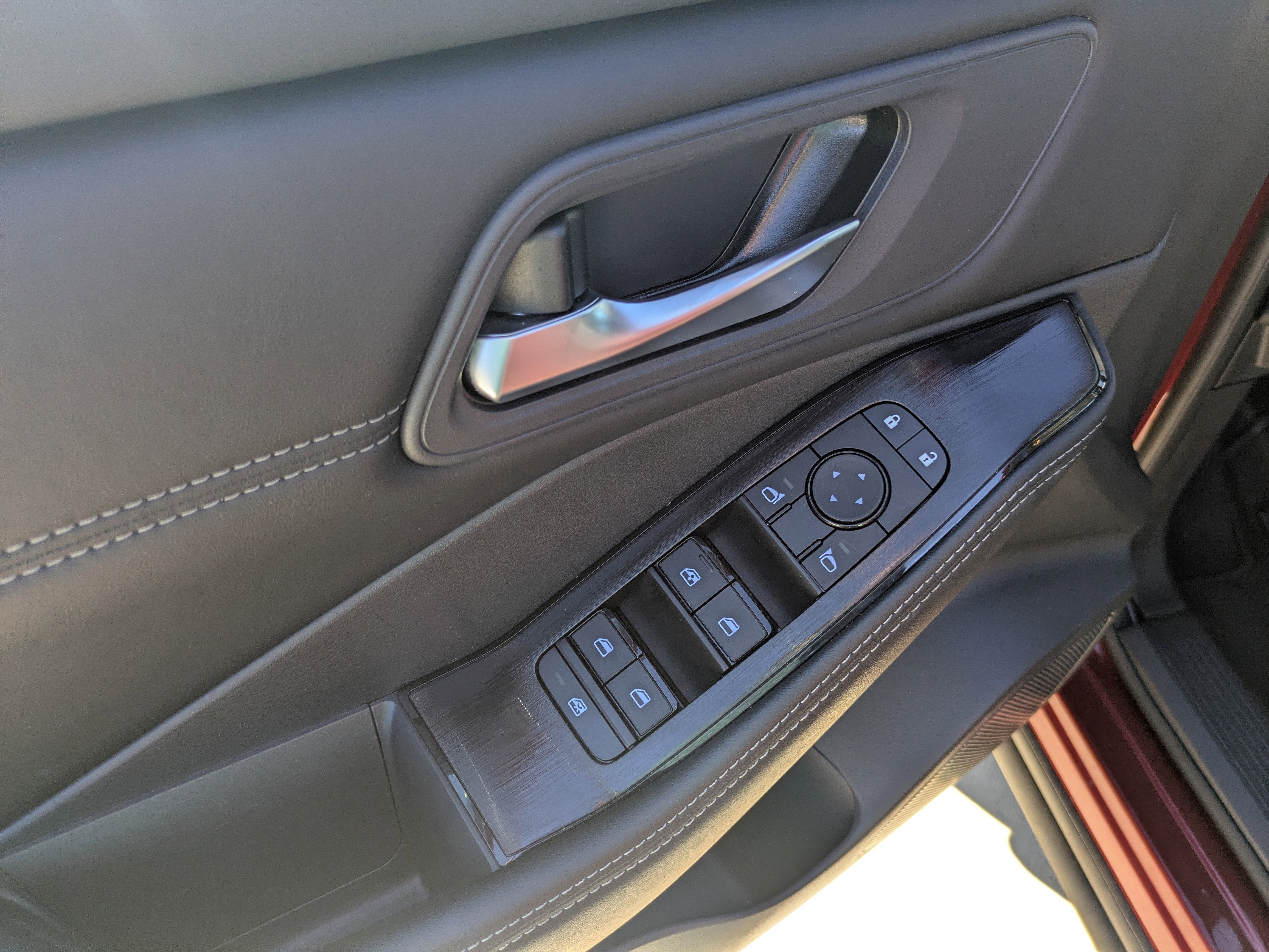 Used 2024 Nissan Rogue SV w/ SV Premium Package image 10