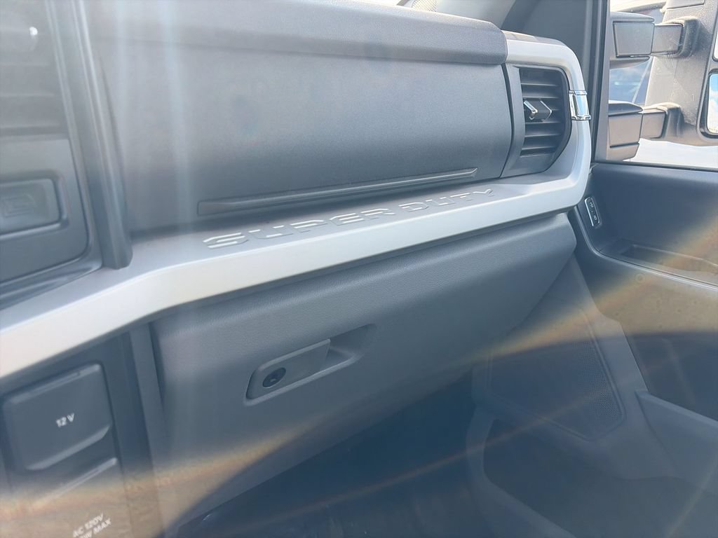 Used 2025 Ford F250 XLT AWD/4WD image 27