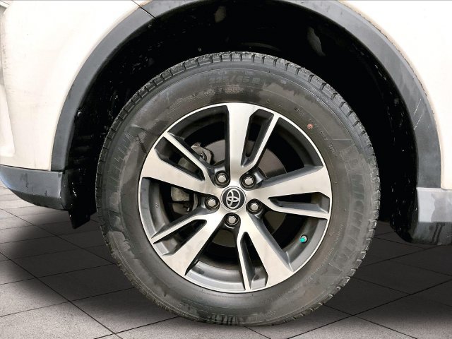 Used 2018 Toyota RAV4 XLE w/ Plus Extra Value Package AWD/4WD image 8