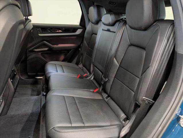 Used 2025 Porsche Cayenne AWD/4WD image 19