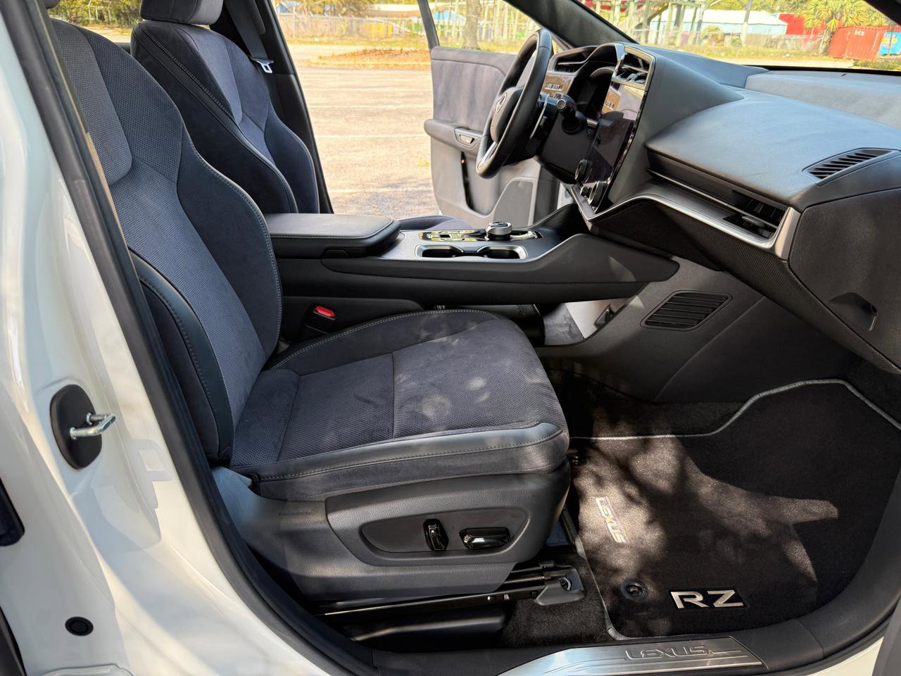 Used 2023 Lexus RZ 450e Premium w/ Accessory Package (Z1) image 19