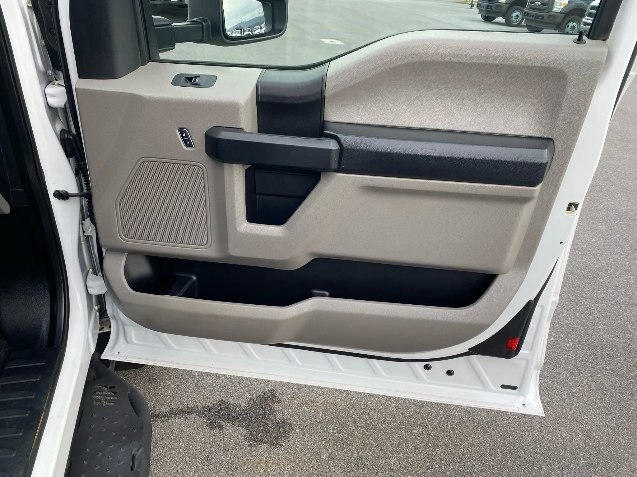 Used 2018 Ford F450 XL w/ Power Equipment Group image 22