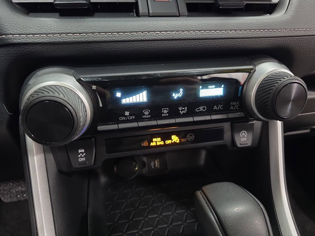Used 2024 Toyota RAV4 LE image 22
