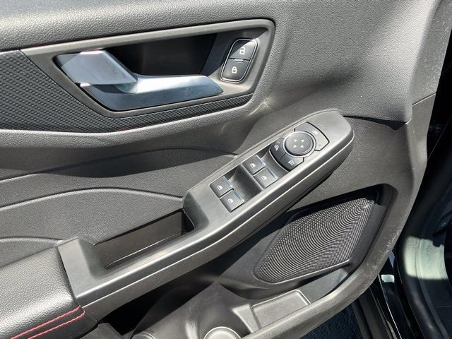 Used 2025 Ford Escape ST-Line AWD/4WD image 16