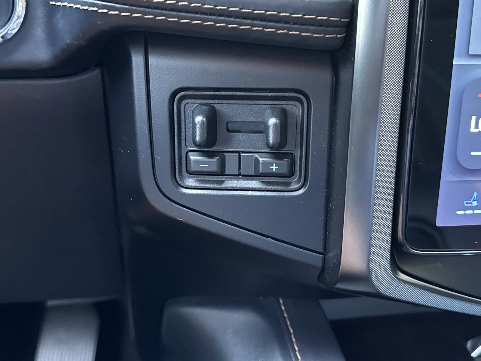 Used 2023 Ford Expedition Platinum RWD image 28