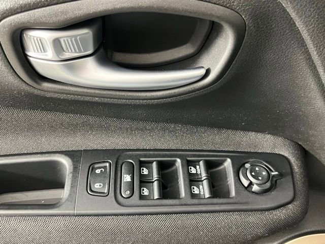 Used 2017 Jeep Renegade Latitude w/ Safety & Security Group image 20