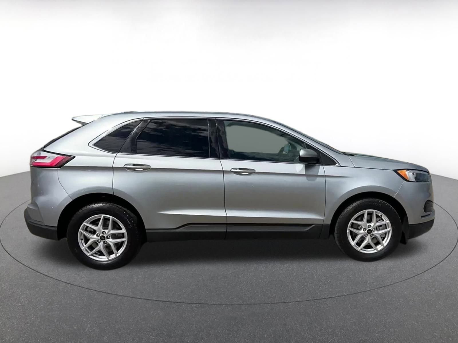 Used 2024 Ford Edge SEL image 16