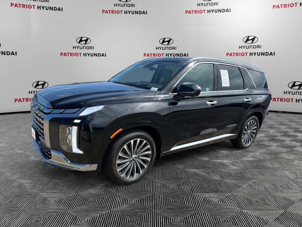 Used 2024 Hyundai Palisade Calligraphy image 3