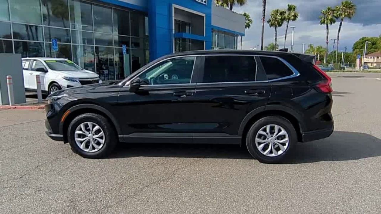 Used 2025 Honda CR-V LX image 5