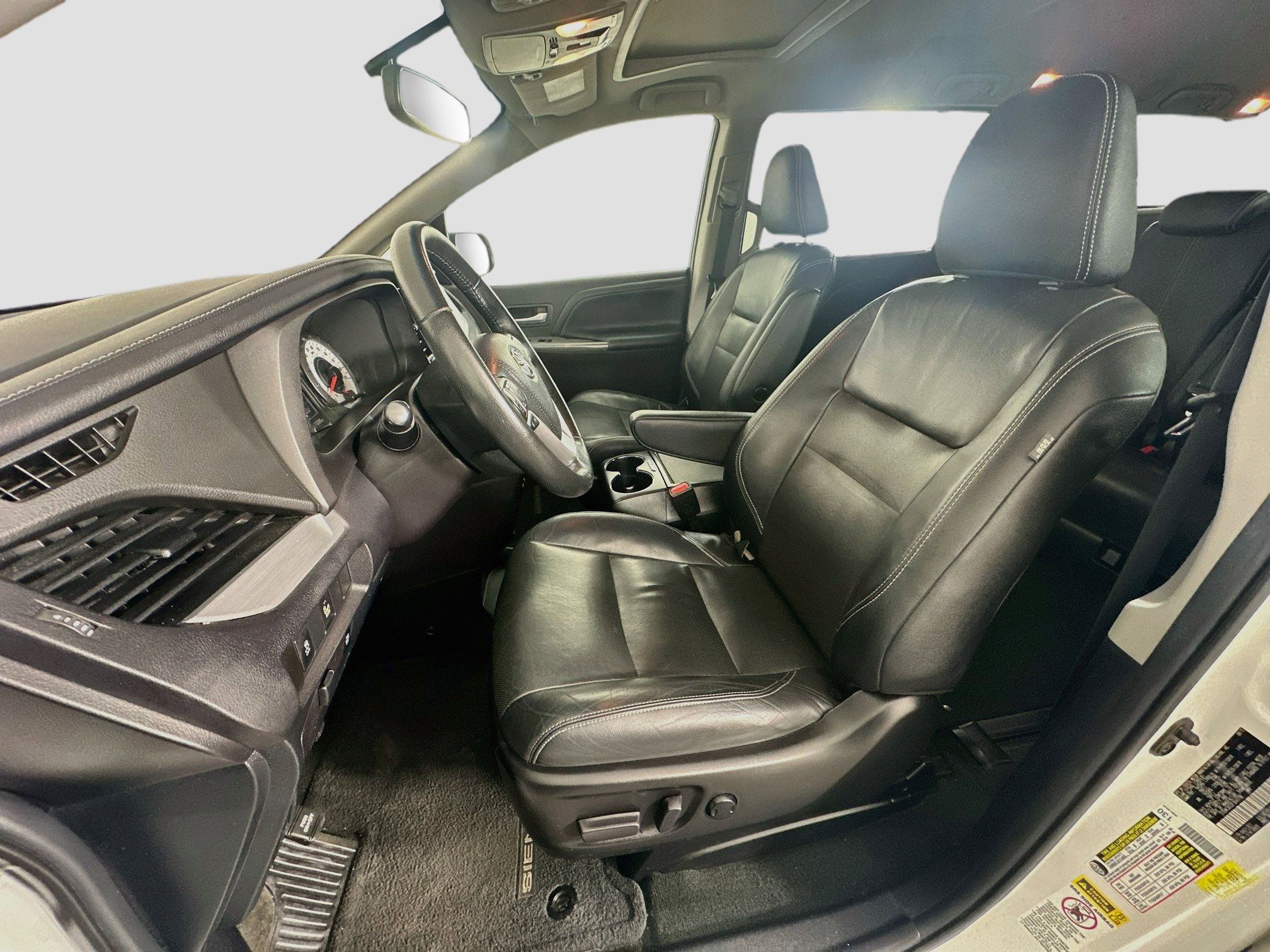 Used 2015 Toyota Sienna SE w/ SE Preferred Package FWD image 13