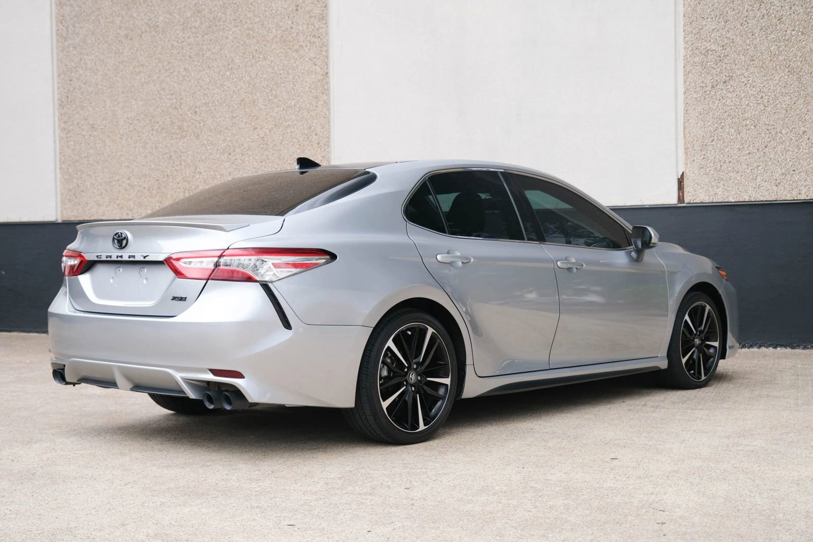 Used 2020 Toyota Camry XSE image 15