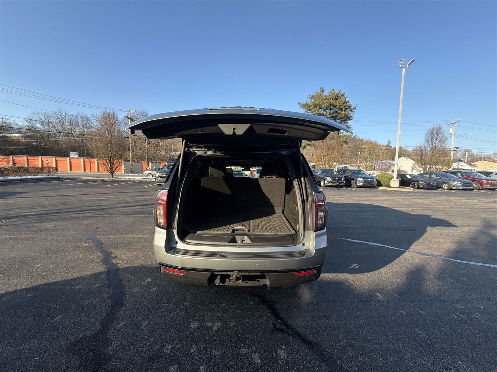 Used 2023 Chevrolet Suburban Z71 w/ Luxury Package image 25